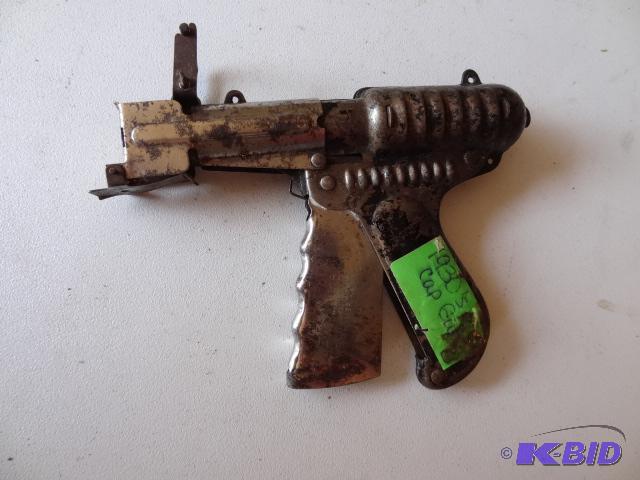 lot 122 image: 1930s cap gun...