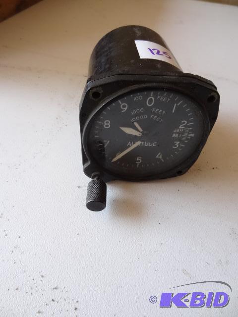 lot 125 image: Altitude gauge...
