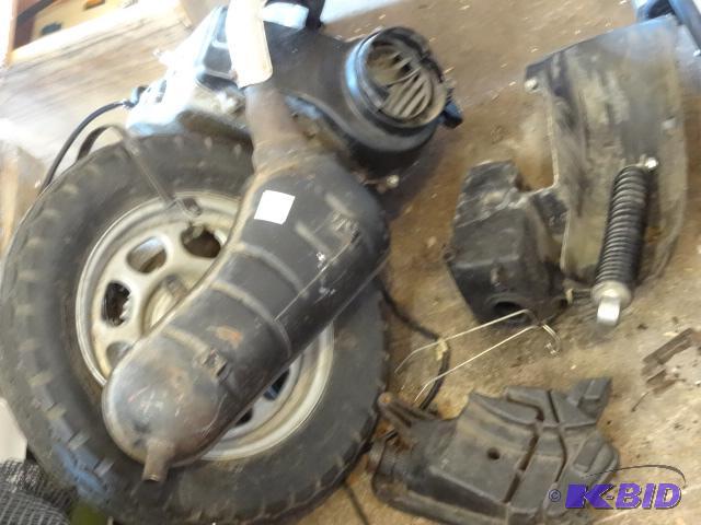 lot 150 image: Honda 50CC motor and drive train. Auto trans....