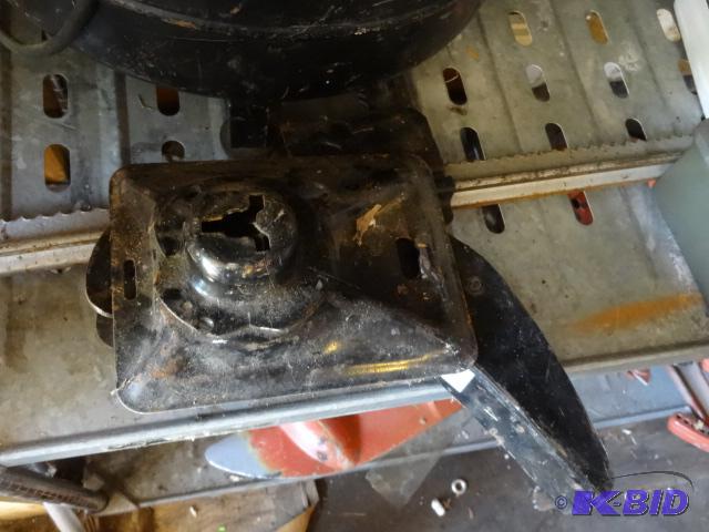 lot 168 image: Vehicle bumper jack....