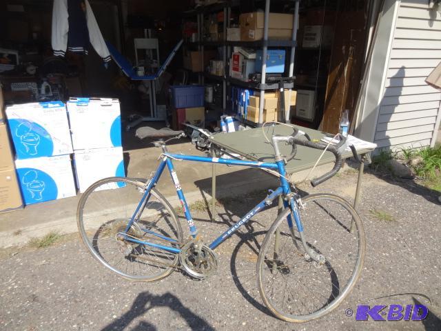 lot 171 image: Peugeot 10 speed bike. Needs seat and tires...