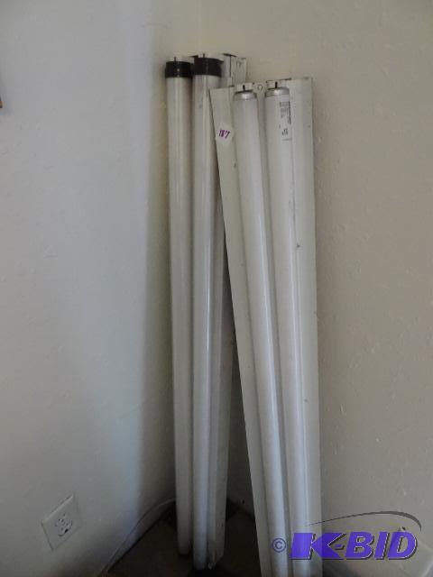 lot 187 image: 2 fluorescent lights. 4...