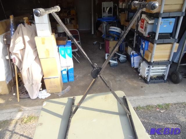 lot 22 image: Keyboard stand....