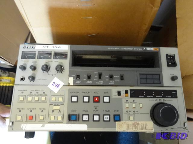 lot 248 image: Sony video cassette recorder. BVV-950...