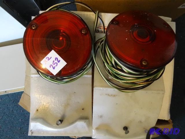 lot 252 image: Temp light kit...