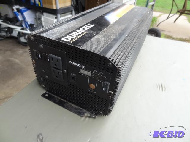 lot 43 image: Duracell 3000 power inverter...