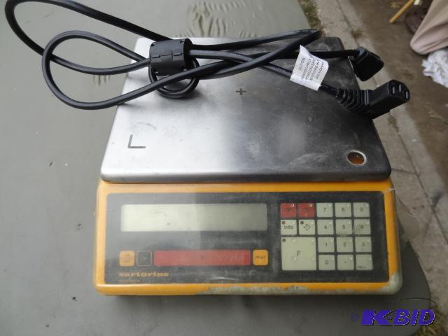 lot 48 image: Sartorious digital scale. E5500S...