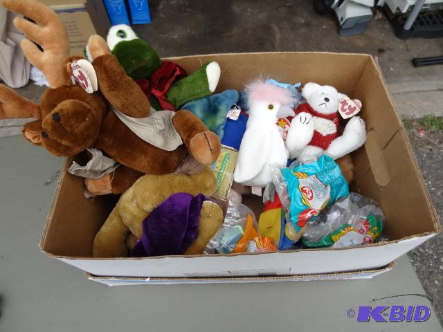 lot 69 image: Box of beanie babies...