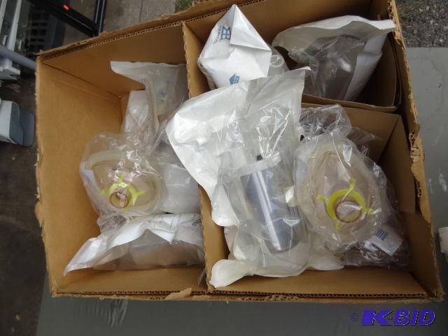 lot 75 image: Qty 8 Travenol 2C7140 heated humidifier canis...
