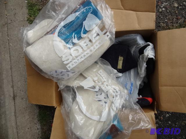 lot 84 image: Box of misc sorel boot liners...