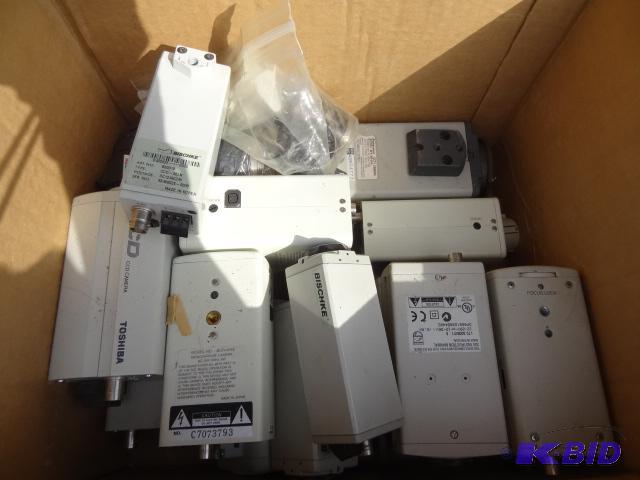 lot 90 image: Misc security cameras and lenses. Approx 14...
