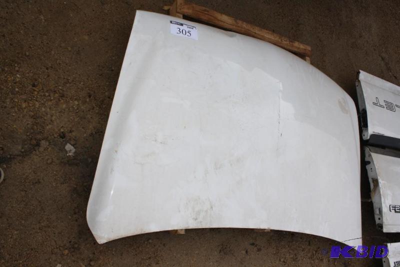 lot 305 image: Truck Hood White....