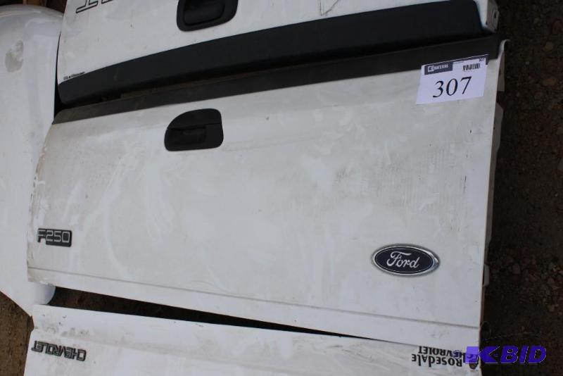 lot 307 image: Ford F-250 Truck Gate White with black ...