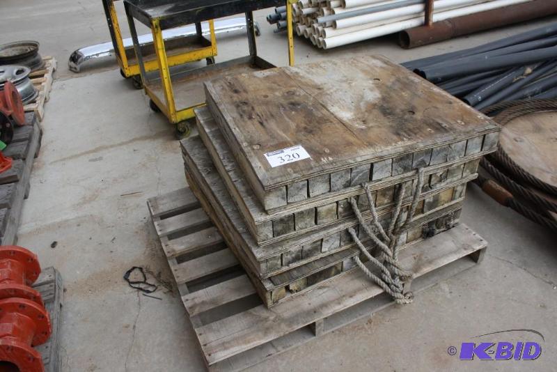 lot 320 image: Lot of (4) Wooden Pallets with rope handles ...