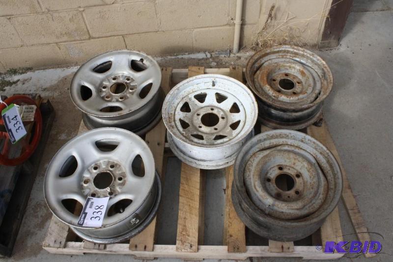 lot 338 image: Lot of (5) Miscellaneous Automotive Steel Whe...