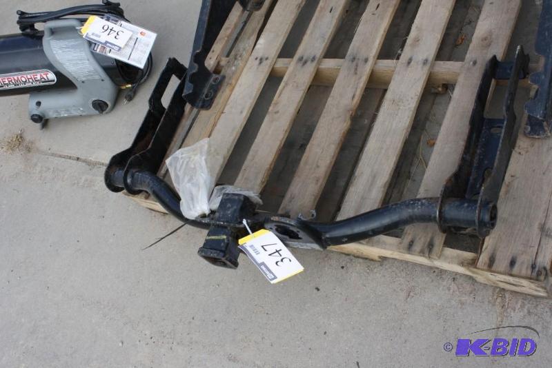 lot 347 image: Equalizer Trailer Hitch 7500LB Weight Carryi...