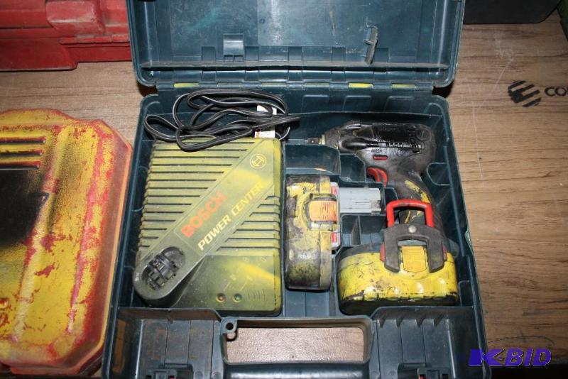 lot 419 image: Bosch Cordless Impact Wrench 12" Incl...