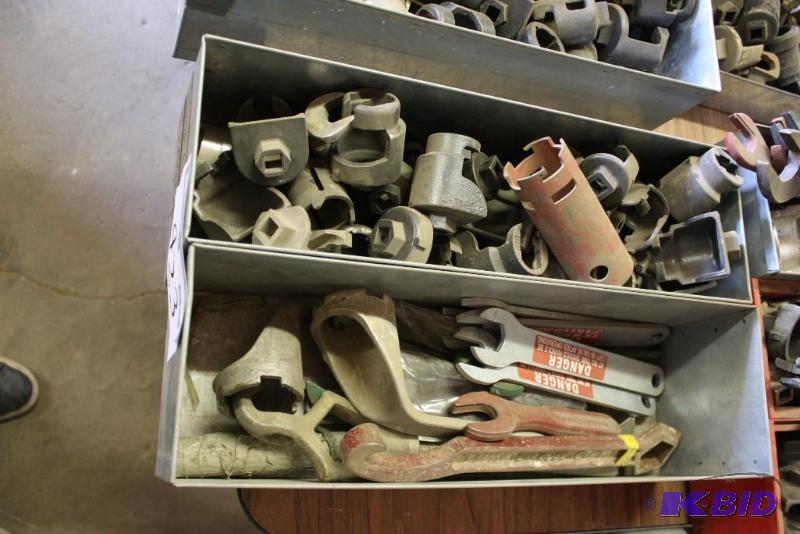 lot 423 image: Container Lot of Miscellaneous Items Includin...