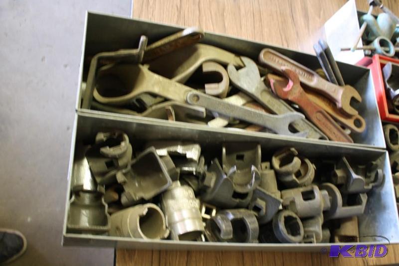 lot 424 image: Container Lot of Miscellaneous Items Includin...