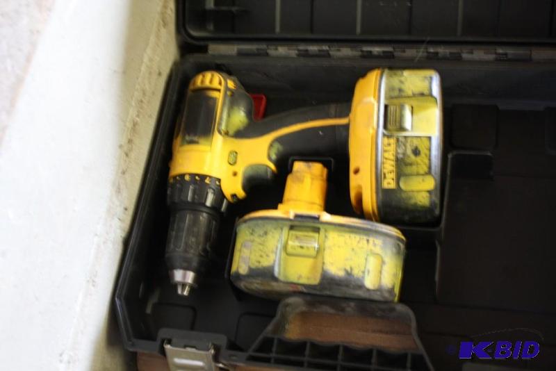 lot 441 image: DeWalt Cordless Drill Driver DC720 18V Inc...
