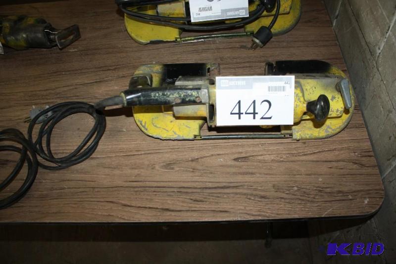 lot 442 image: Porter Cable Portable Band Saw Model 725 2-...
