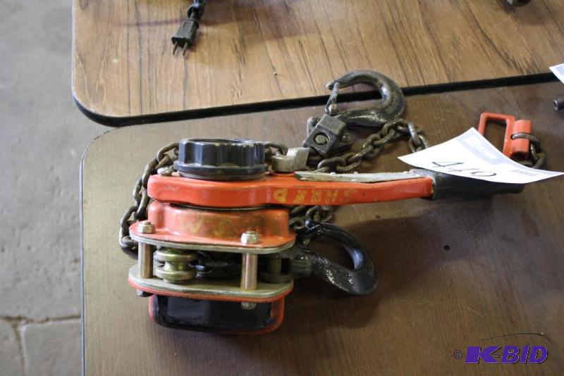 lot 449 image: Dayton Lever Chain Hoist, 34 Ton, Lift 10 ft...