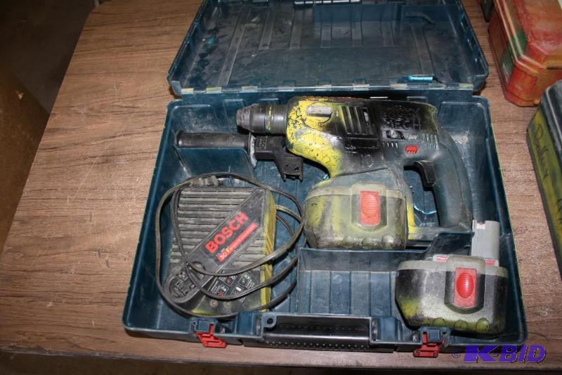 lot 452 image: Bosch Rotary Hammer Drill DS-Plus Includes ...