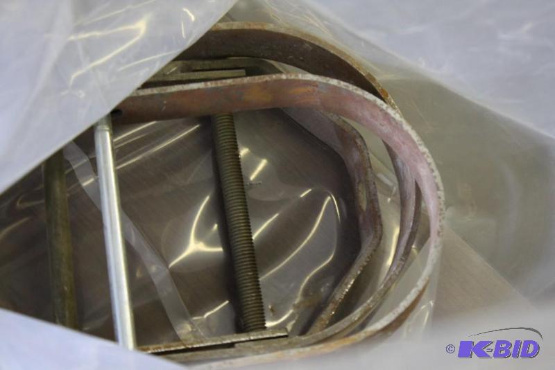 lot 489 image: Bag of Clevis Pipe Hangers Pivot 5" a...