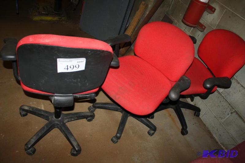 lot 499 image: Lot of (3) office chairs on wheels arm rests...