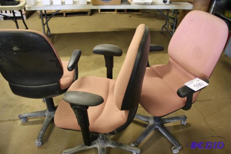 lot 500 image: Lot of (3) office chairs on wheels arm rests...