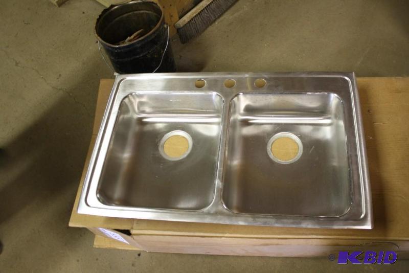 lot 555 image: Elkay Lustertone Countertop Sink Dual Basin...