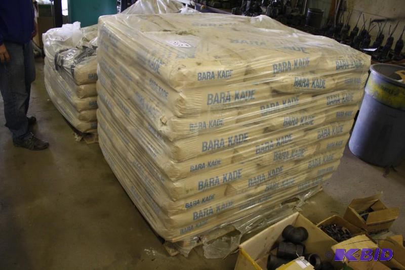 lot 563 image: Pallet of BARA-KADE 90 bentonite is a high qu...