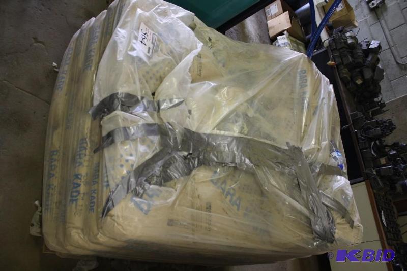 lot 564 image: Pallet of BARA-KADE 90 bentonite is a high qu...