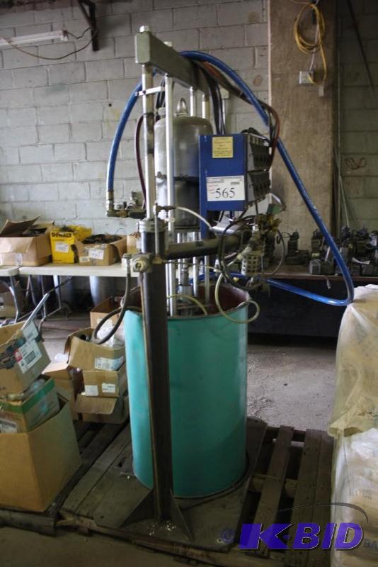 lot 565 image: Graco Palletized Pneumatic Barrel Pump Pump ...