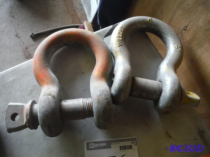 lot 576 image: Lot of (2) Anchor Shackle for Towing Bolt Ty...