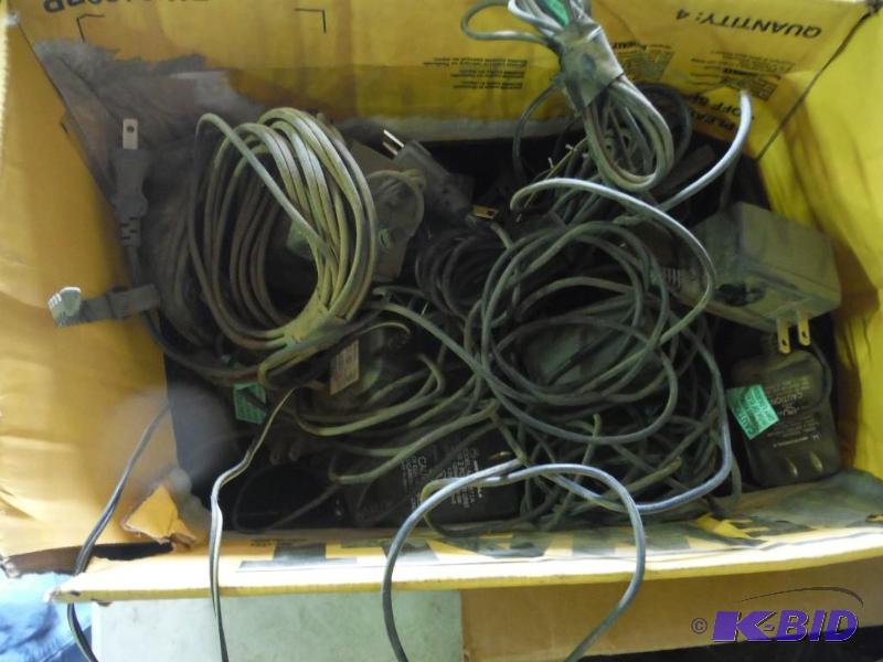lot 592 image: Box of Miscellaneous Walkie Talkie Accessorie...