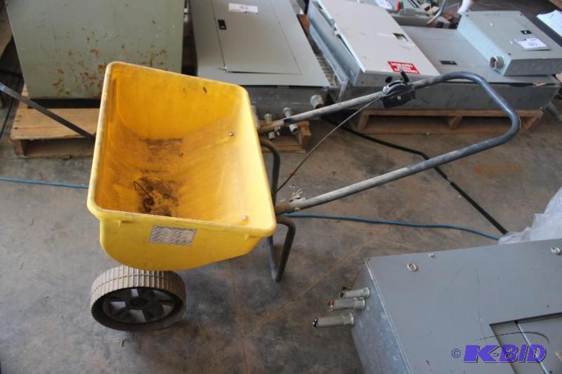 Vigoro 15,000 Seed Spreader; Multiple Setting... J & J Surplus Sale