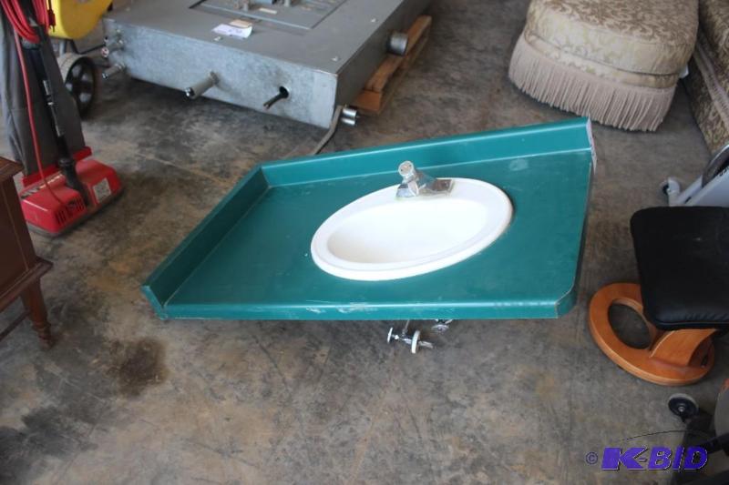 Green Laminate Bathroom Countertop w Sink an...