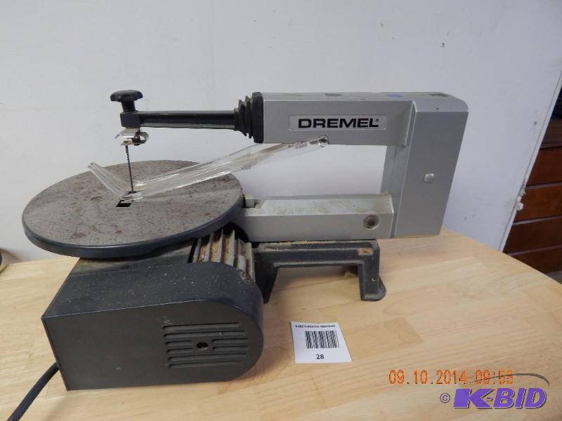 lot 28 image: Dremel scroll saw ...