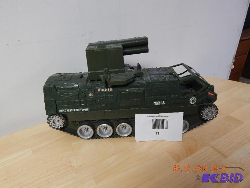 lot 32 image: GI Joe army toy tanker (plastic) ...