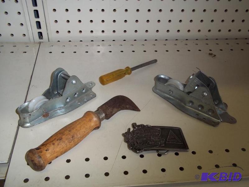lot 19 image: Allis Chalmers belt buckle, anchor locks and ...