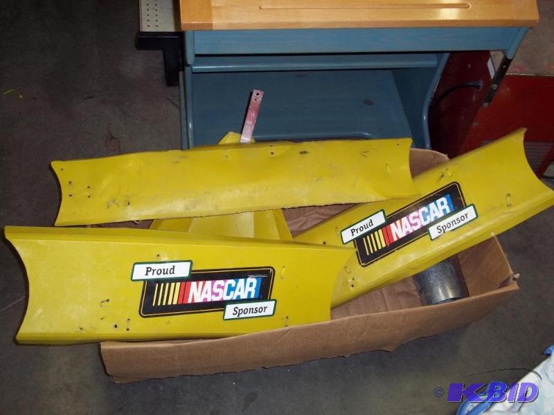 lot 32 image: Go cart Plastic...