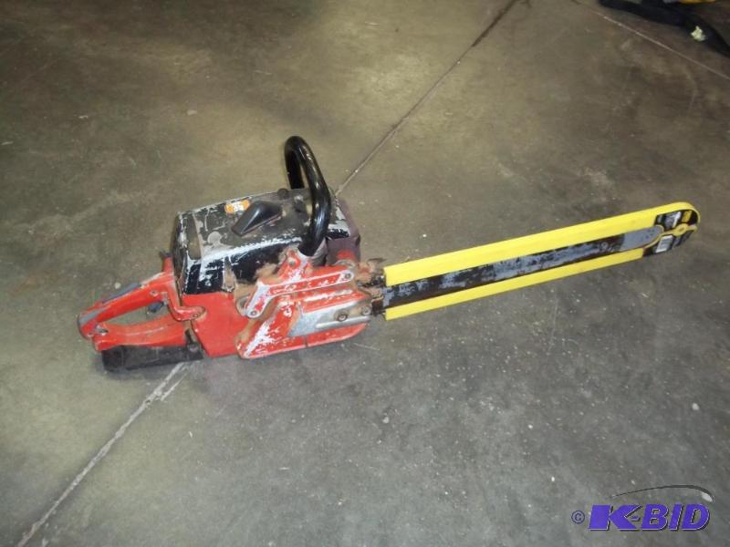 lot 5 image: 90 Jonsered Chain saw, 20" Bar, tested a...