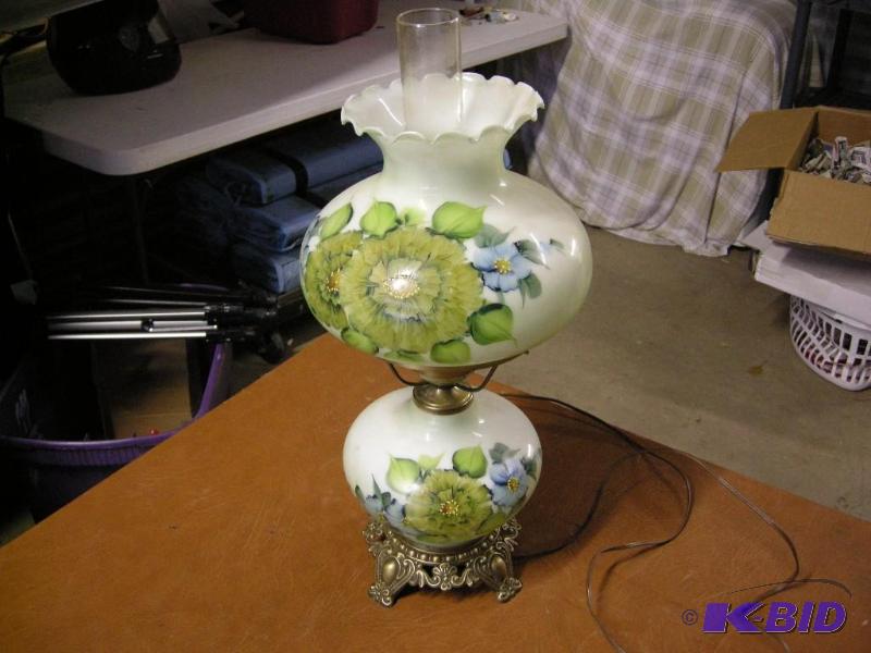 lot 102 image: Vintage Gone with the Wind type electric lamp