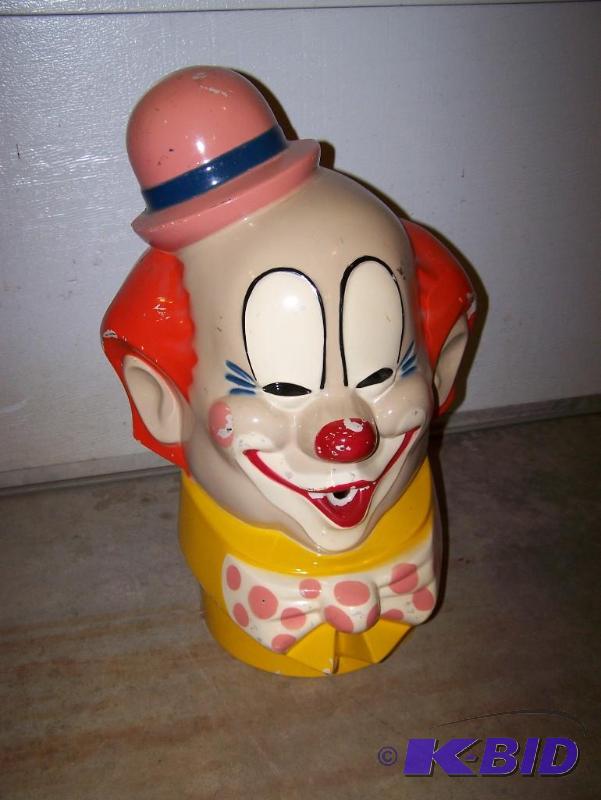 lot 13 image: Vintage plastic clown head