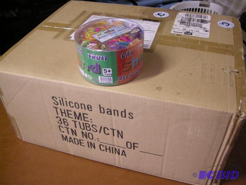 lot 135 image: Large case Sili Bands