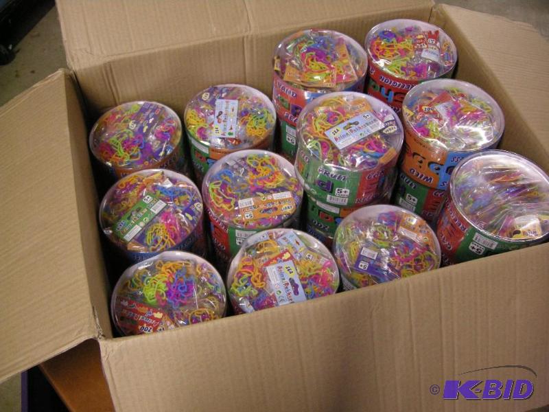 lot 139 image: Large case Sili Bands