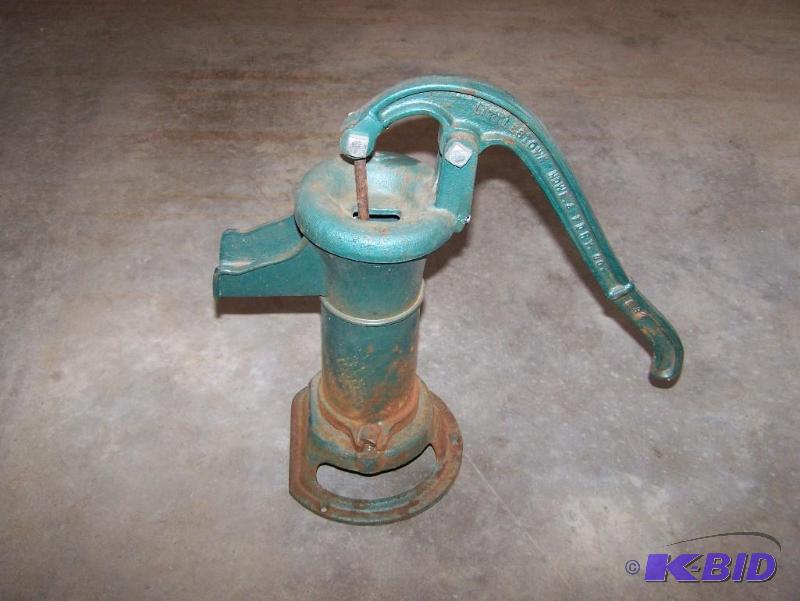 lot 16 image: Vintage Littlestown water pump