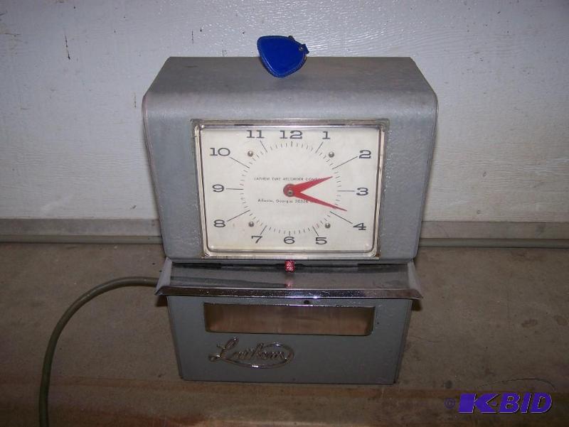 lot 17 image: Vintage collectable time recorder