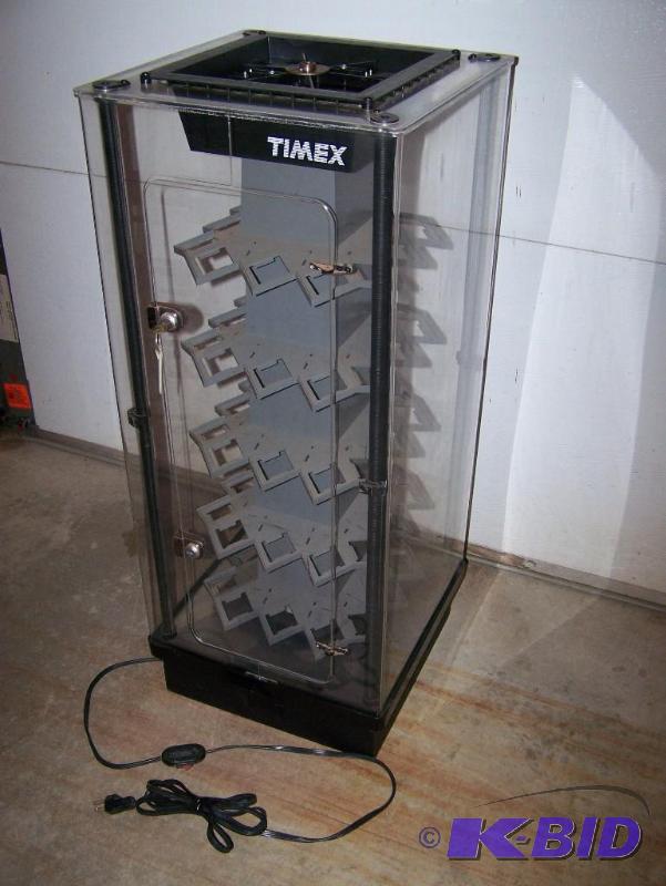 lot 18 image: Store display stand